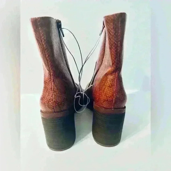 Universal Thread | Women’s Size 6.5, Brown Faux Leather Snakeskin Jenna Platform - Picture 4 of 7